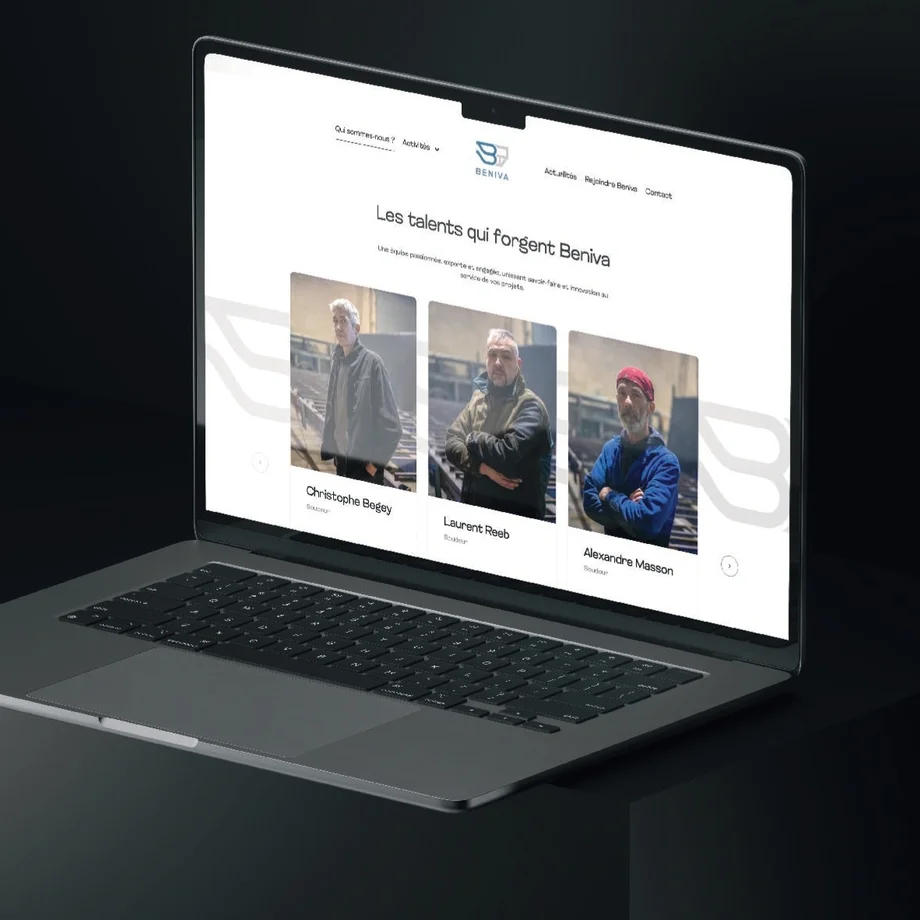 Présentation sur ordinateur portable du site internet de la métallerie Beniva, soulignant l'importance d'un site professionnel, avec une expérience utilisateur claire et fluide.