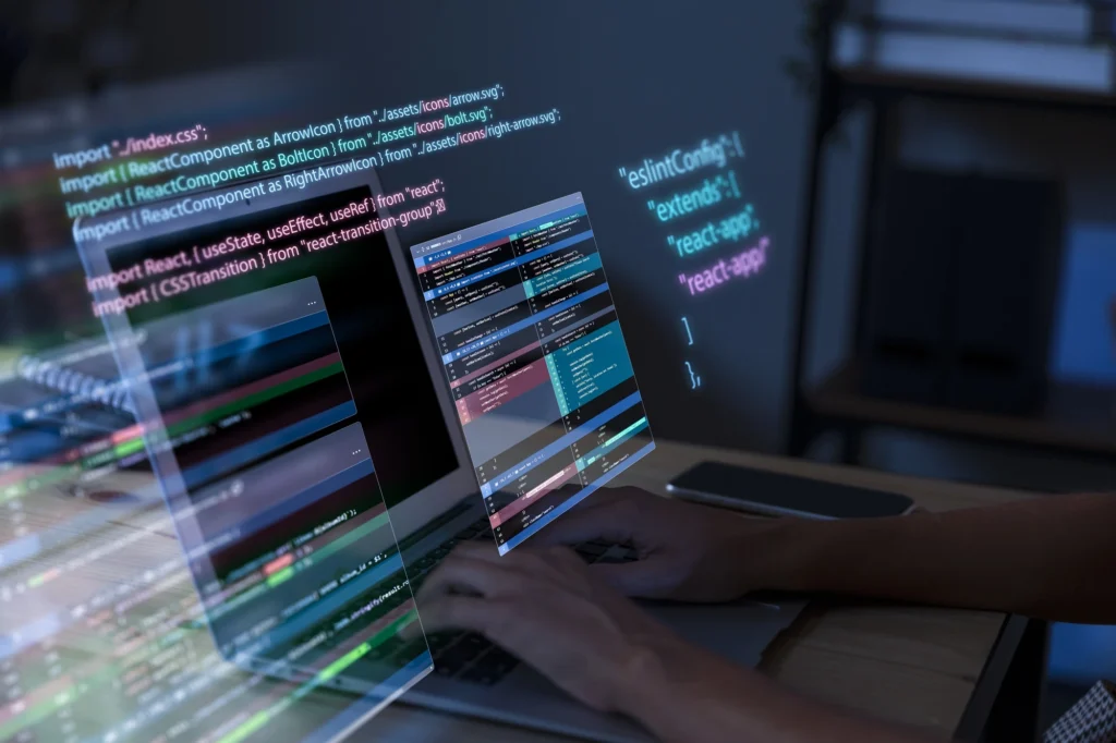 Webdesigner travaillant sur un site internet en codant depuis son ordinateur, illustrant la dimension technique essentielle à la création d'une vitrine digitale professionnelle.